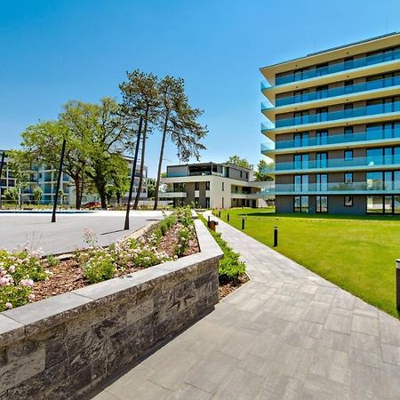 Bonnie-Premium Lelle Waterfront Private Apartment Балатонлеле Екстериор снимка