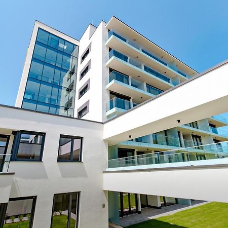 Bonnie-Premium Lelle Waterfront Private Apartment Балатонлеле Екстериор снимка