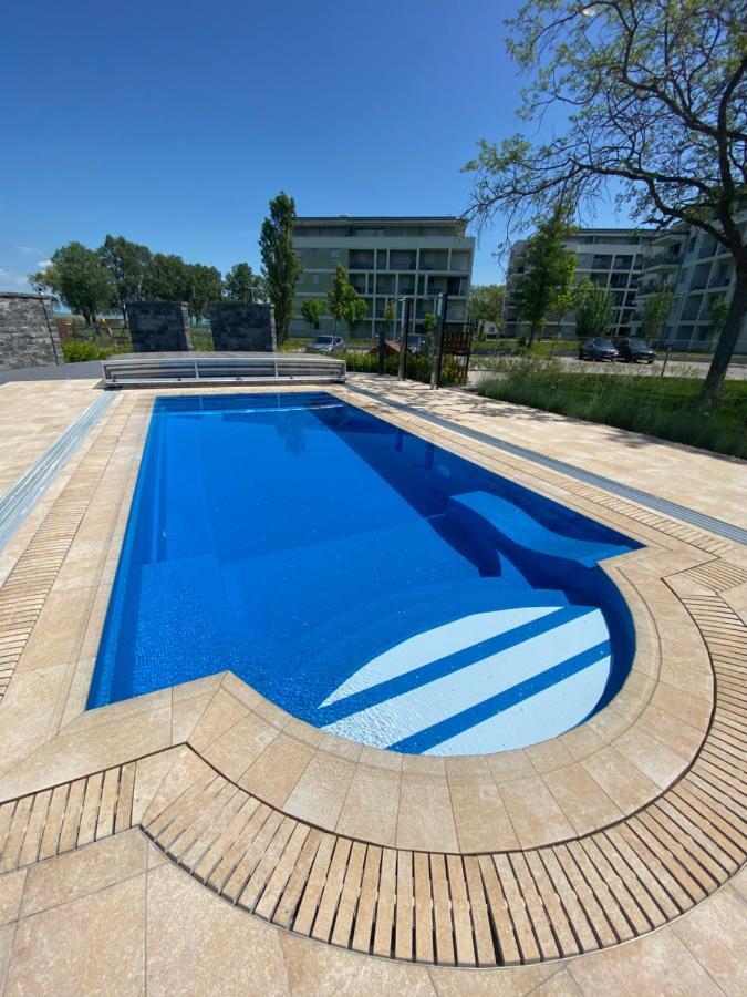 Bonnie-Premium Lelle Waterfront Private Apartment Балатонлеле Екстериор снимка