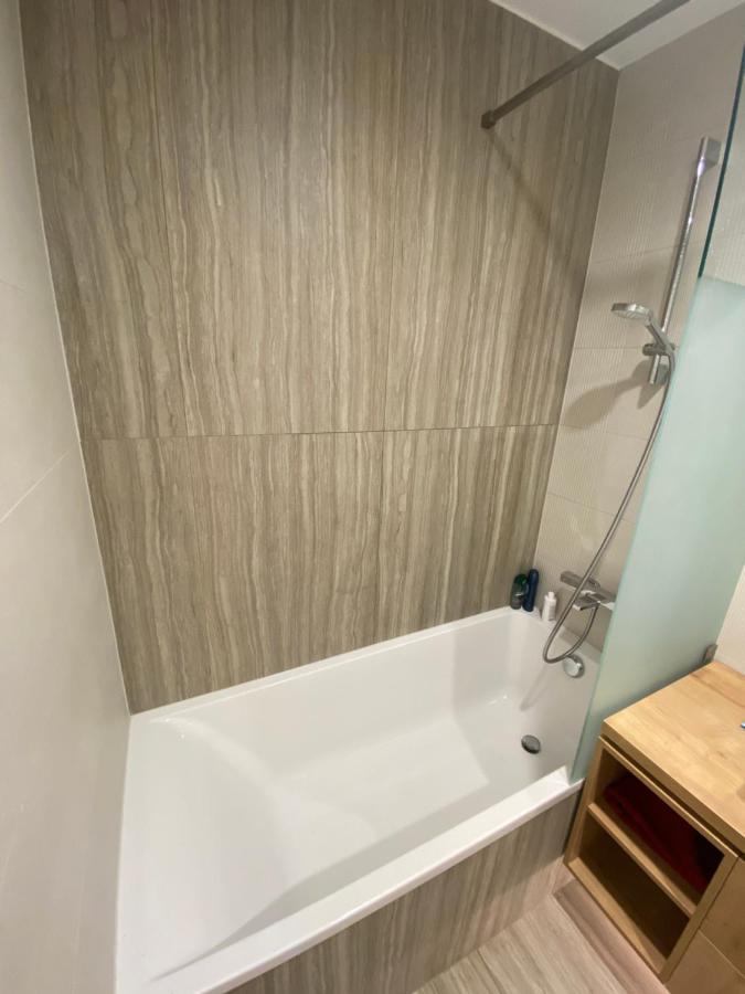 Bonnie-Premium Lelle Waterfront Private Apartment Балатонлеле Екстериор снимка
